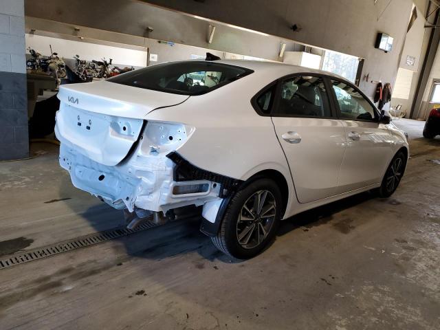 3KPF24AD1PE675516 - 2023 KIA FORTE LX WHITE photo 3