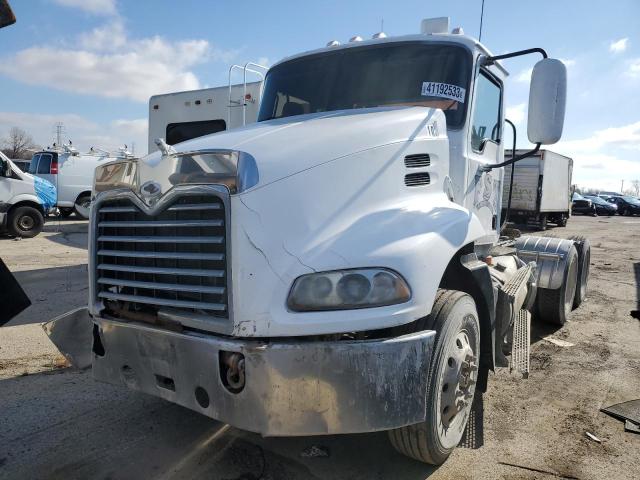 1M1AK06Y66N012046 - 2006 MACK 600 CXN600 WHITE photo 2