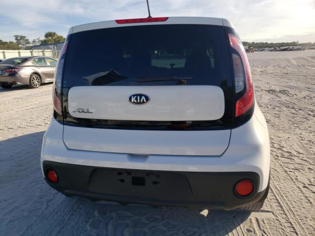 KNDJN2A23H7410652 - 2017 KIA SOUL WHITE photo 6