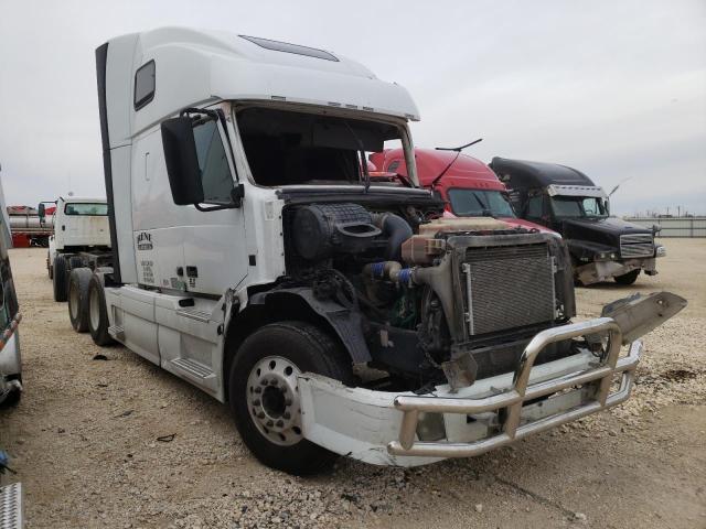 4V4NC9EH6FN919405 - 2015 VOLVO VN VNL WHITE photo 1