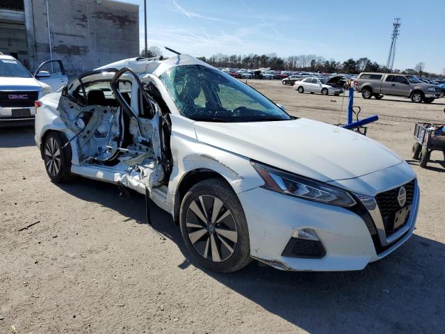 1N4BL4DV6MN420440 - 2021 NISSAN ALTIMA SV WHITE photo 4