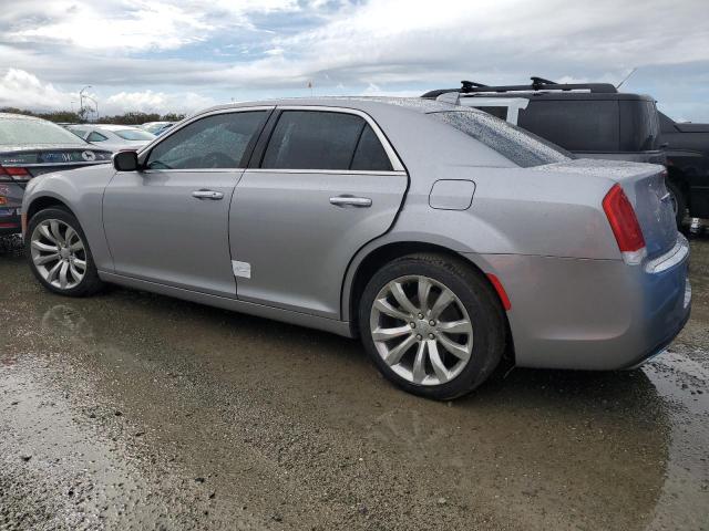 2C3CCAEG1HH570195 - 2017 CHRYSLER 300C SILVER photo 2