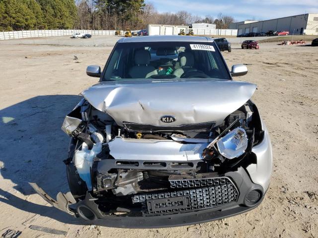 KNDJN2A27F7790690 - 2015 KIA SOUL SILVER photo 5