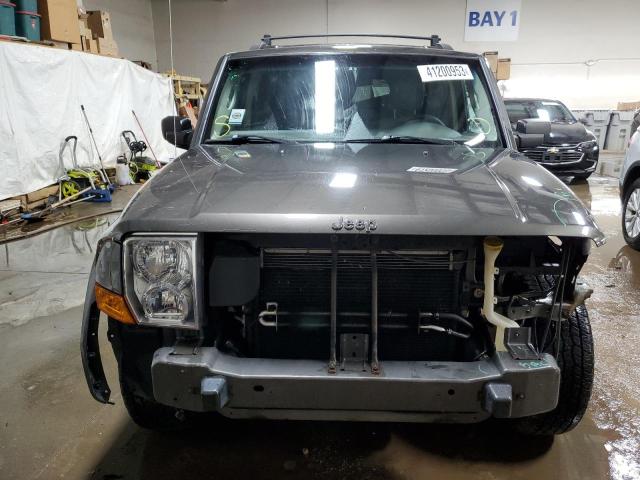 1J8HG48N06C230515 - 2006 JEEP COMMANDER GRAY photo 5