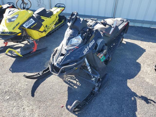 2BPSURHB9HV000062 - 2017 SKI DOO RENEGADE BLACK photo 2