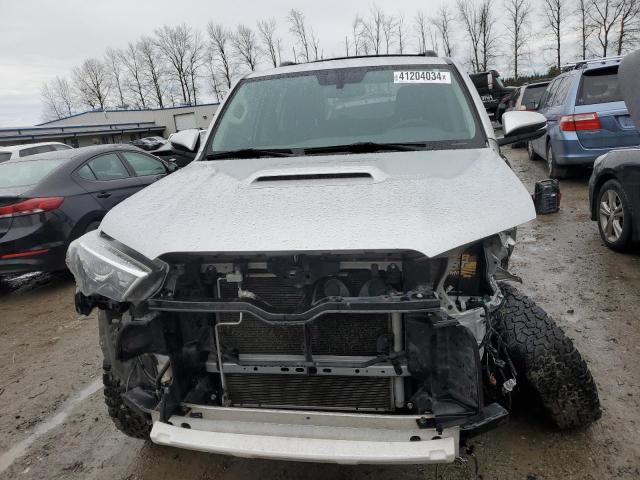 JTEBU5JR9J5587614 - 2018 TOYOTA 4RUNNER SR5/SR5 PREMIUM ვერცხლისფერი ფოტო 5
