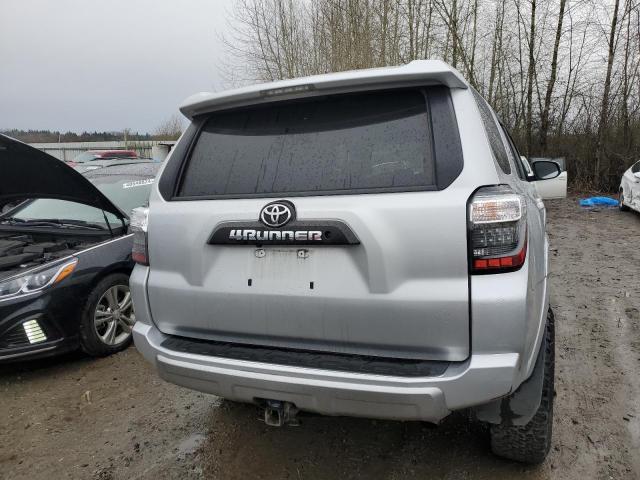 JTEBU5JR9J5587614 - 2018 TOYOTA 4RUNNER SR5/SR5 PREMIUM ვერცხლისფერი ფოტო 6
