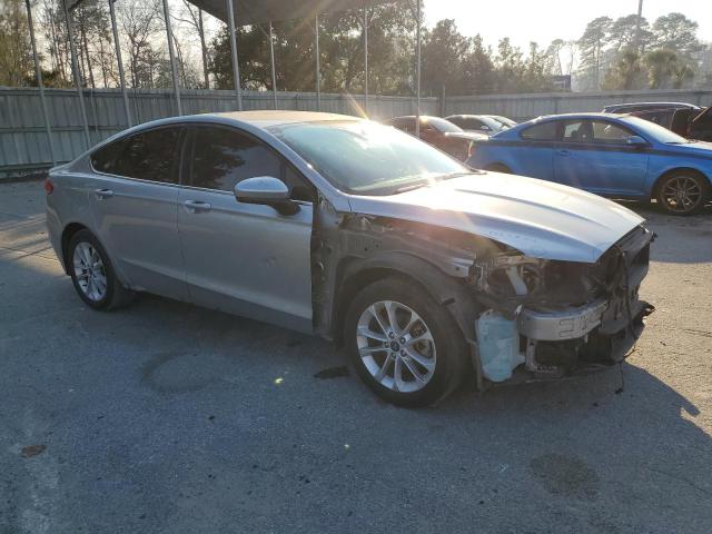 3FA6P0HD1LR201252 - 2020 FORD FUSION SE SILVER photo 4