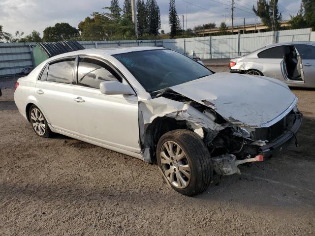 4T1BK36B48U311797 - 2008 TOYOTA AVALON XL WHITE photo 4