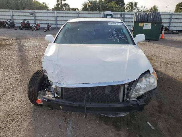 4T1BK36B48U311797 - 2008 TOYOTA AVALON XL WHITE photo 5