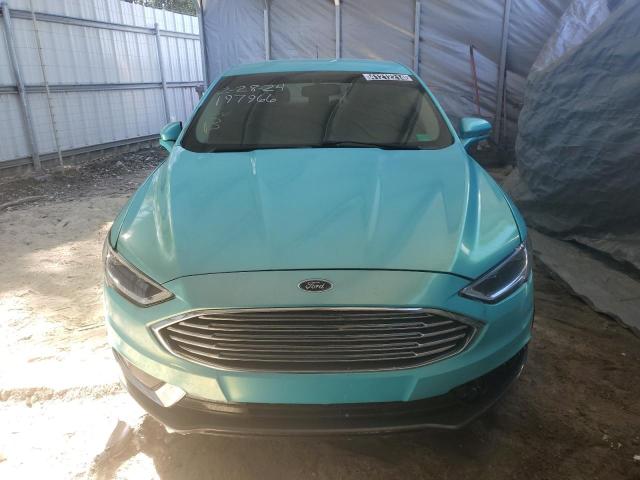 3FA6P0HD0JR197966 - 2018 FORD FUSION SE BLUE photo 5