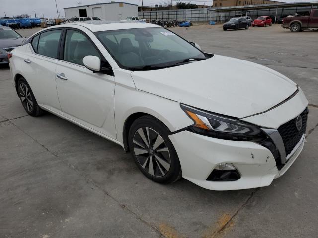 1N4BL4DV9KC131464 - 2019 NISSAN ALTIMA SV WHITE photo 4