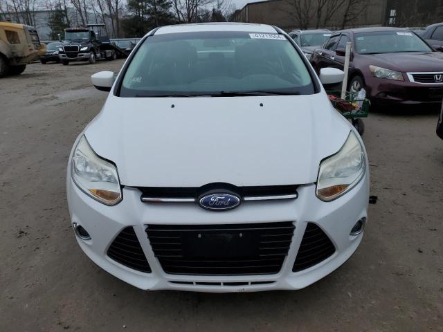 1FAHP3F25CL389431 - 2012 FORD FOCUS SE WHITE photo 5