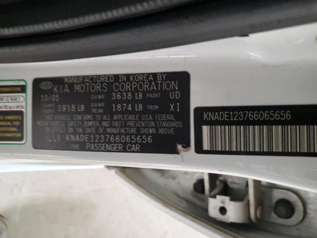 KNADE123766065656 - 2006 KIA RIO WHITE photo 12