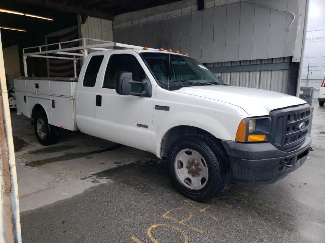 1FDSX34P05EC58120 - 2005 FORD F350 SRW SUPER DUTY WHITE photo 4