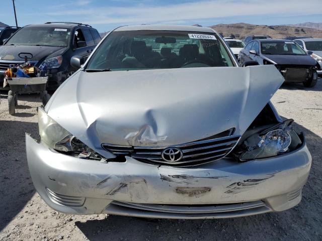 4T1BE32K15U022725 - 2005 TOYOTA CAMRY LE SILVER photo 5