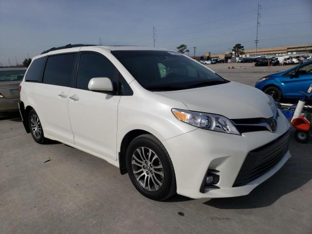 5TDYZ3DC0KS979145 - 2019 TOYOTA SIENNA XLE WHITE photo 4