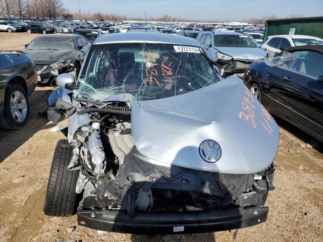 3VWBK31CX5M404003 - 2005 VOLKSWAGEN NEW BEETLE GL 银色 照片 5