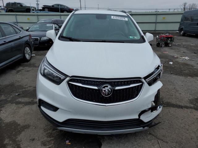 KL4CJESB8LB019582 - 2020 BUICK ENCORE PREFERRED WHITE photo 5