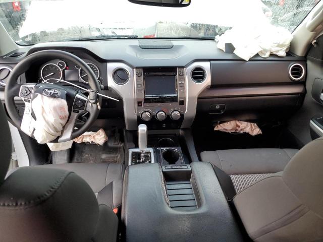 5TFRM5F10FX085799 - 2015 TOYOTA TUNDRA DOUBLE CAB SR/SR5 WHITE photo 8