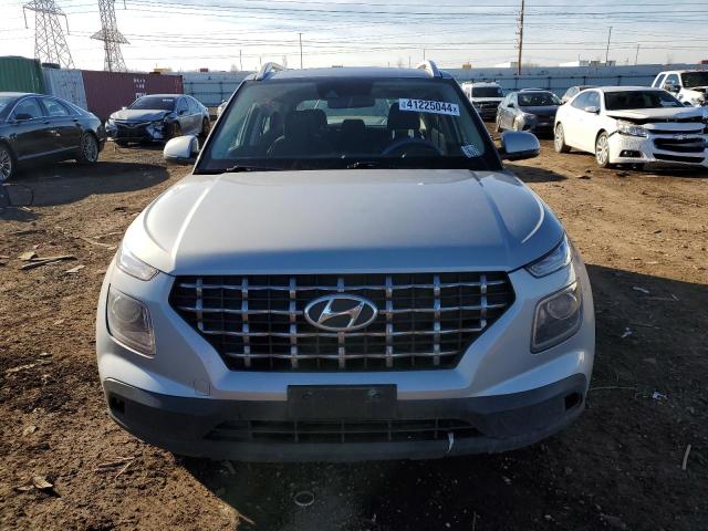 KMHRC8A38LU030863 - 2020 HYUNDAI VENUE SEL SILVER photo 5