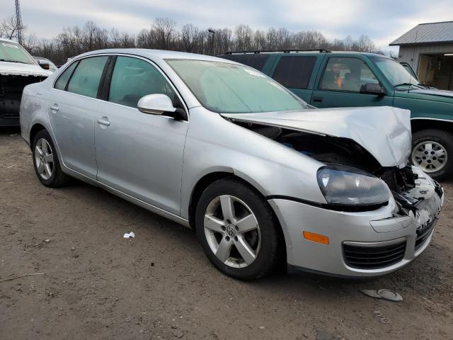 3VWRZ71KX8M029744 - 2008 VOLKSWAGEN JETTA SE SILVER photo 4