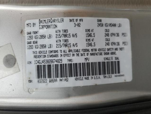 1C4GJ45382B674829 - 2002 CHRYSLER VOYAGER LX SILVER photo 13