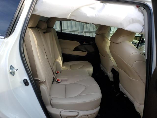 5TDGZRAH4NS134379 - 2022 TOYOTA HIGHLANDER XLE WHITE photo 11