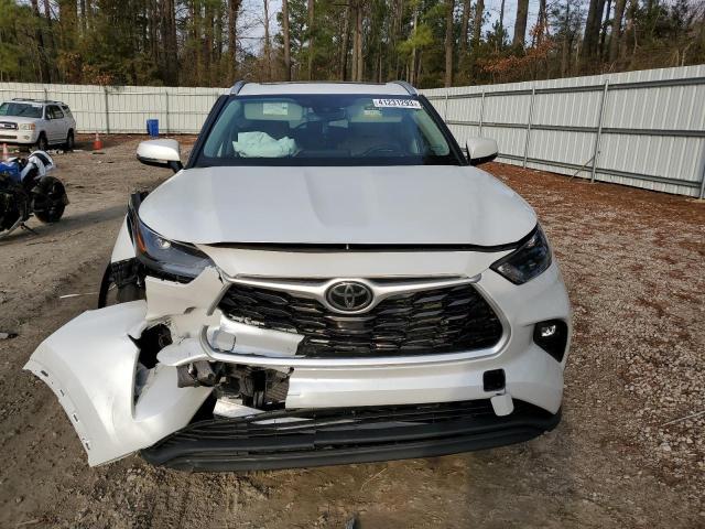 5TDGZRAH4NS134379 - 2022 TOYOTA HIGHLANDER XLE WHITE photo 5