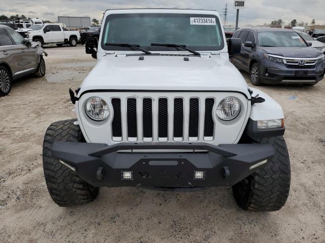 1C4HJXEG1PW571115 - 2023 JEEP WRANGLER SAHARA WHITE photo 5