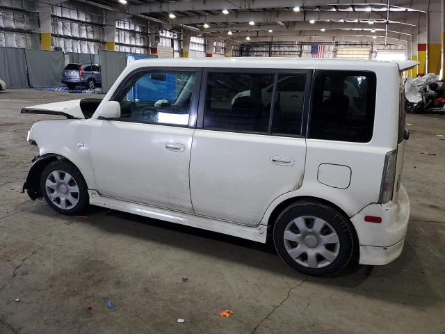 JTLKT334940142535 - 2004 TOYOTA SCION XB WHITE photo 2