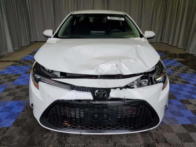 5YFEPMAEXMP238016 - 2021 TOYOTA COROLLA LE WHITE photo 5