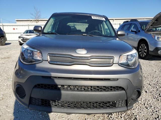 KNDJN2A23J7589765 - 2018 KIA SOUL GRAY photo 5