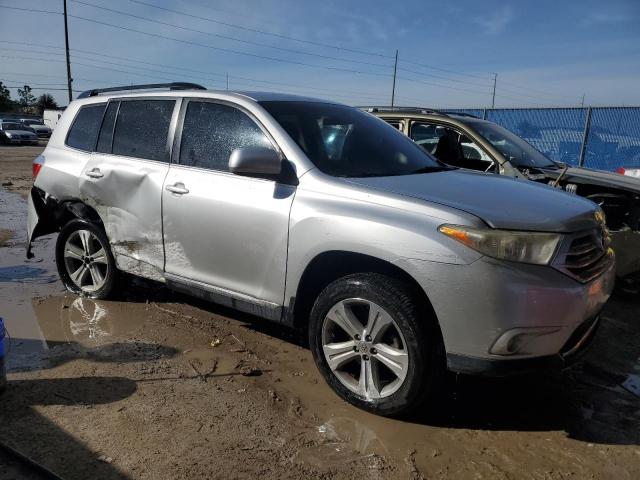 5TDZA3EH2BS010906 - 2011 TOYOTA HIGHLANDER BASE SILVER photo 4