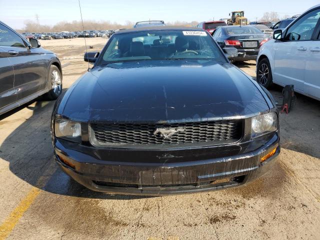 1ZVHT84N555223642 - 2005 FORD MUSTANG BLACK photo 5