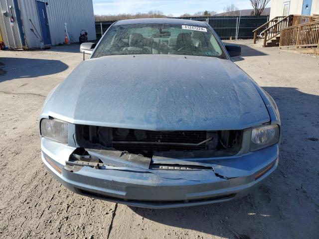 1ZVFT80N265228036 - 2006 FORD MUSTANG BLUE photo 5