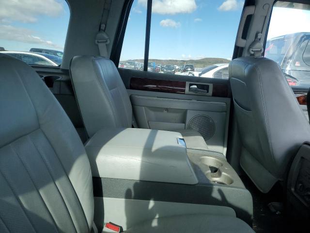 5LMFU28R94LJ10247 - 2004 LINCOLN NAVIGATOR SILVER photo 11