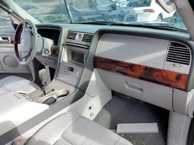 5LMFU28R94LJ10247 - 2004 LINCOLN NAVIGATOR SILVER photo 8