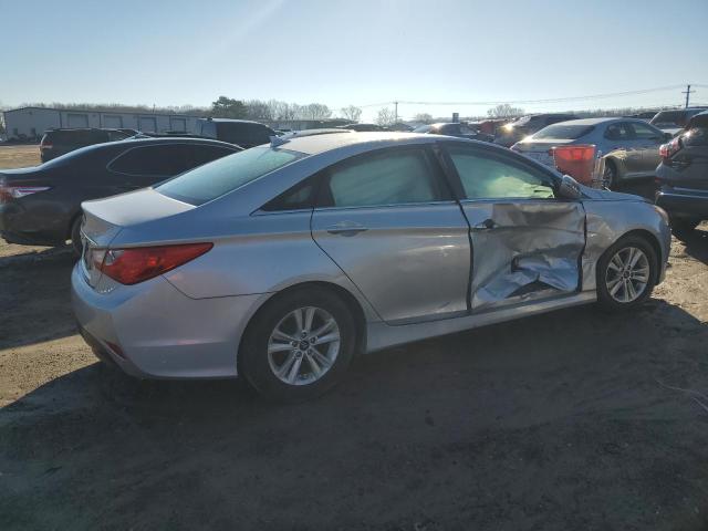 5NPEB4AC7EH929757 - 2014 HYUNDAI SONATA GLS SILVER photo 3