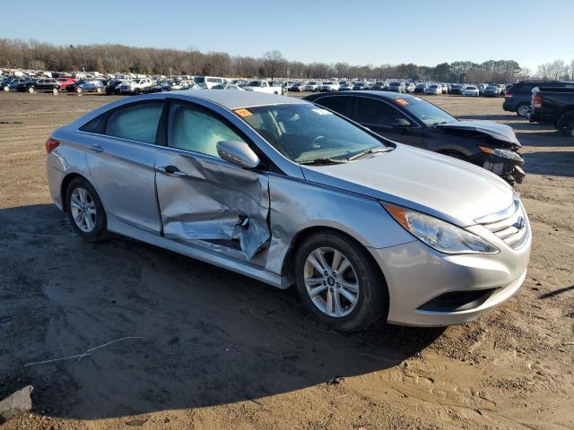 5NPEB4AC7EH929757 - 2014 HYUNDAI SONATA GLS SILVER photo 4