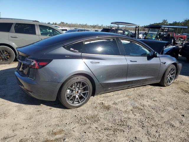 5YJ3E1EB1NF273245 - 2022 TESLA MODEL 3 GRAY photo 3