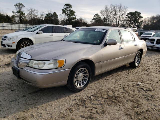 1LNHM82W42Y665684 - 2002 LINCOLN TOWN CAR SIGNATURE TAN photo 1