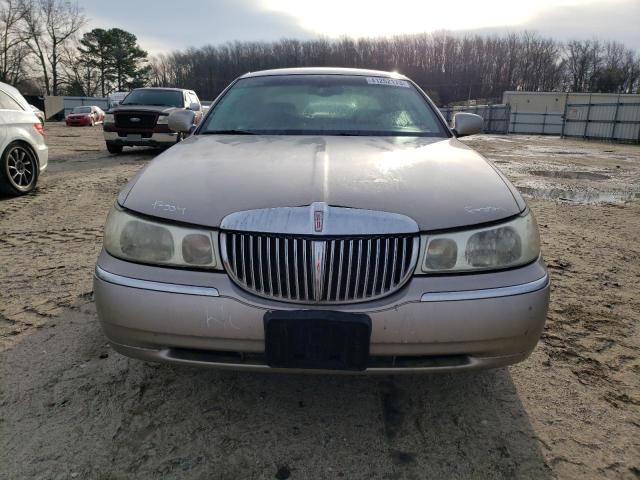 1LNHM82W42Y665684 - 2002 LINCOLN TOWN CAR SIGNATURE TAN photo 5