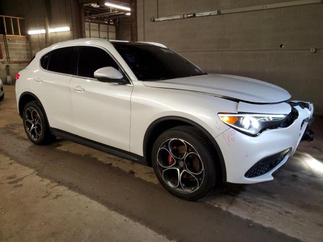 ZASPAKBN3K7C71586 - 2019 ALFA ROMEO STELVIO TI WHITE photo 4
