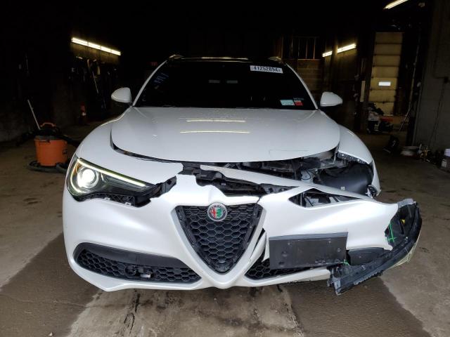 ZASPAKBN3K7C71586 - 2019 ALFA ROMEO STELVIO TI WHITE photo 5