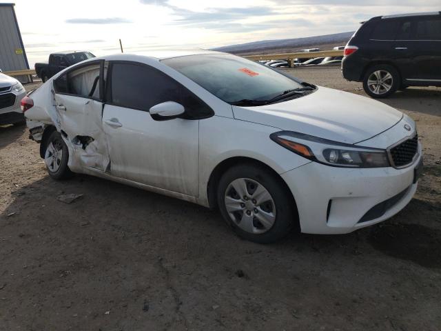 3KPFL4A76JE164253 - 2018 KIA FORTE LX WHITE photo 4