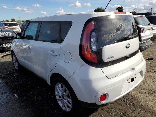 KNDJP3A59J7606014 - 2018 KIA SOUL + WHITE photo 2