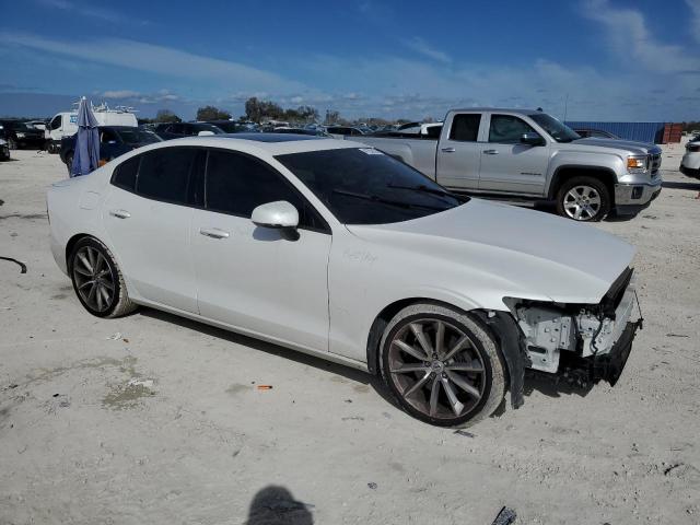 7JRA22TK7LG041911 - 2020 VOLVO S60 T6 MOMENTUM WHITE photo 4