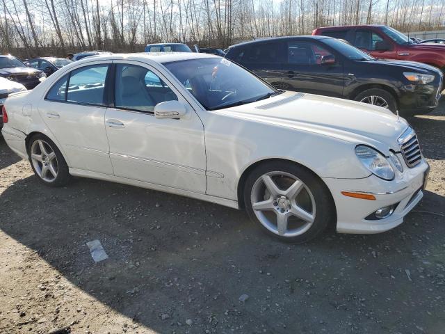 WDBUF56XX9B421595 - 2009 MERCEDES-BENZ E 350 WHITE photo 4