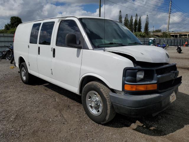 1GCZGFBA9A1155752 - 2010 CHEVROLET G2500 WHITE photo 4